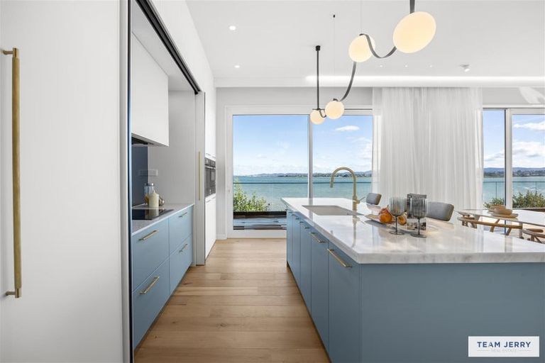 Photo of property in 4 Seawind Way, Hobsonville, 0616