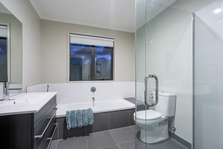 Photo of property in 42c Kaipara View Road, Helensville, 0875