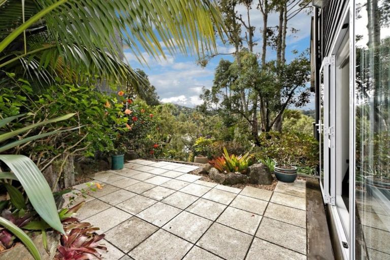 Photo of property in 28 Opou Road, Titirangi, Auckland, 0604