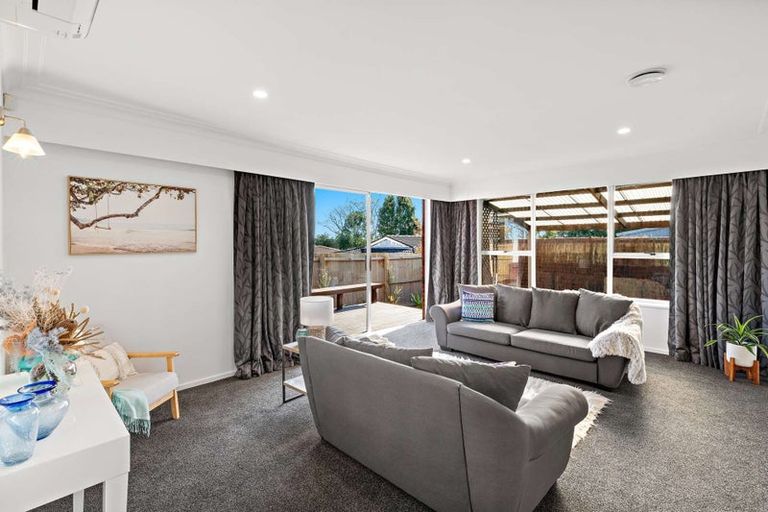 Photo of property in 31 Humphrey Kemp Avenue, Henderson, Auckland, 0612