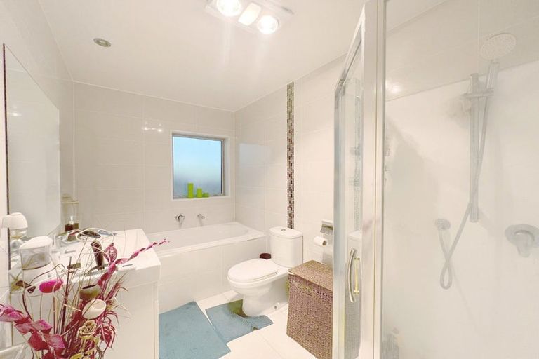 Photo of property in 20a Northall Road, New Lynn, Auckland, 0600