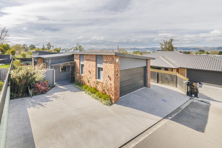 Photo of property in 18 Galea Grove, Kelvin Grove, Palmerston North, 4414