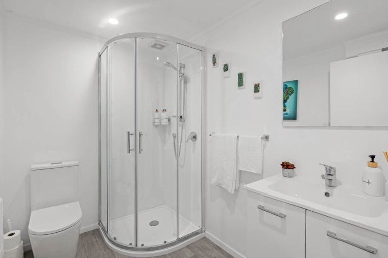 Photo of property in 2 Binnie Street, Paihia, 0200