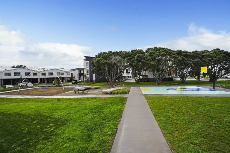 Photo of property in 4/35 Marine Parade, Hobsonville, Auckland, 0616