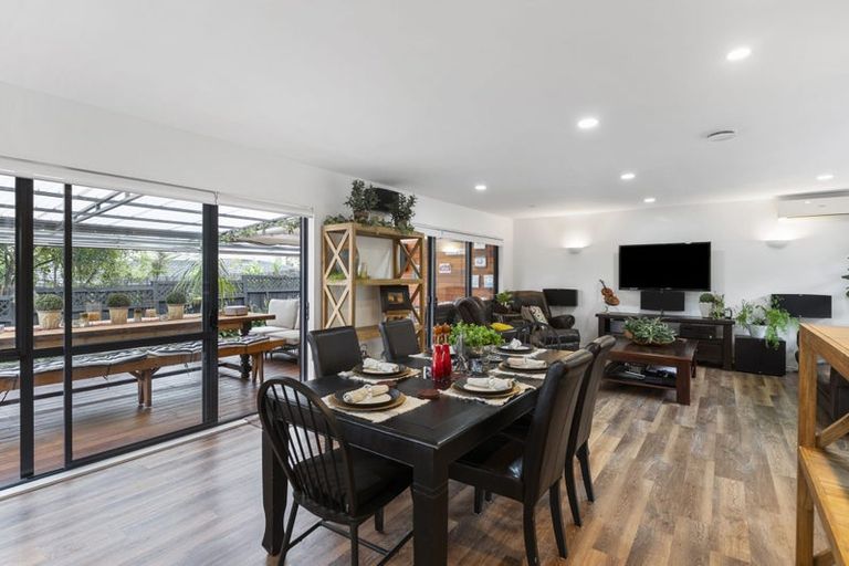 Photo of property in 2/19 Chiania Place, Somerville, Auckland, 2014