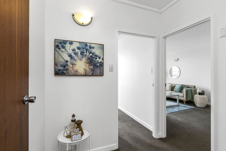 Photo of property in Hobson Court Flats, 76/70u Hobson Street, Thorndon, Wellington, 6011