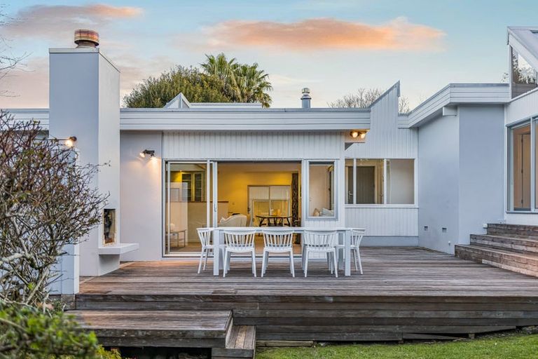 Photo of property in 16 Prestige Place, Castor Bay, Auckland, 0620