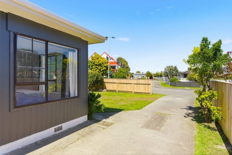 Photo of property in 13 Bahama Crescent, Paraparaumu Beach, Paraparaumu, 5032