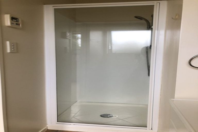 Photo of property in 10 Copplestone Place, New Lynn, Auckland, 0600