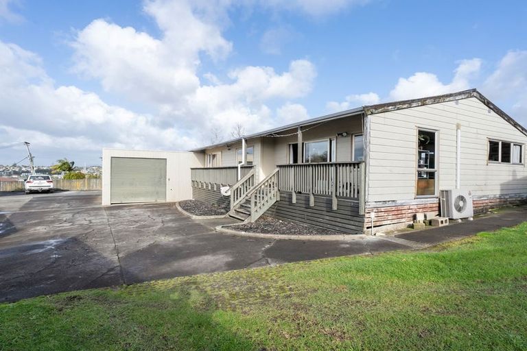 Photo of property in 56 Makora Road, Massey, Auckland, 0614
