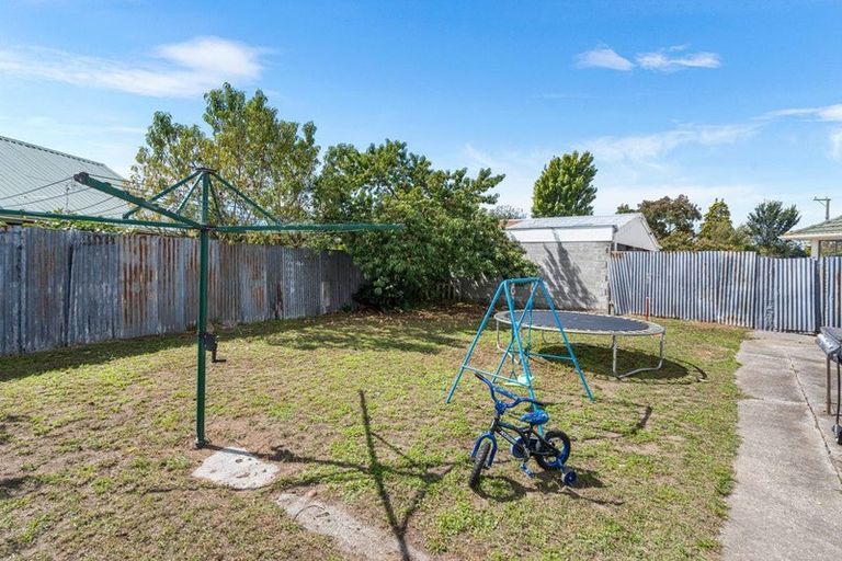 Photo of property in 35 Ontario Place, Wainoni, Christchurch, 8061