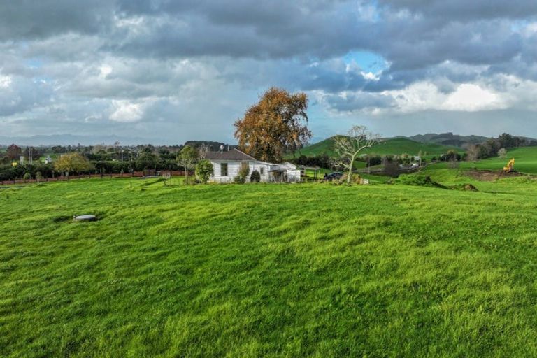 Photo of property in 8 Old Barn Road, Waitakaruru, 3576