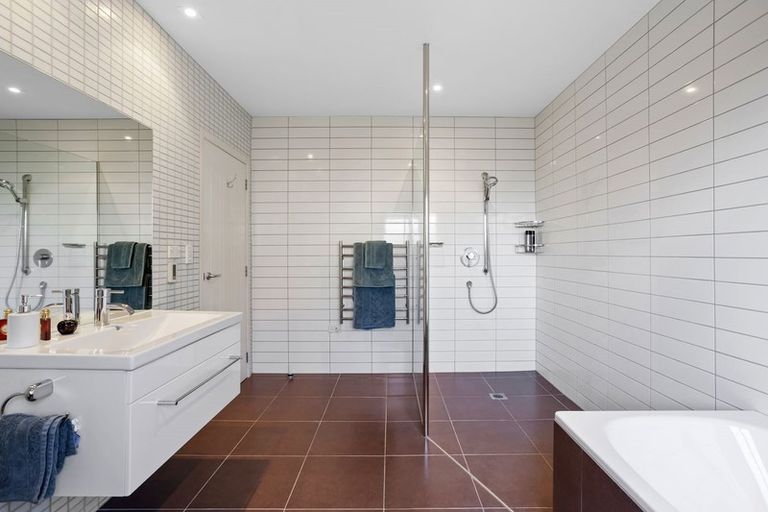 Photo of property in 8 Kawai Rise, Te Atatu Peninsula, Auckland, 0610