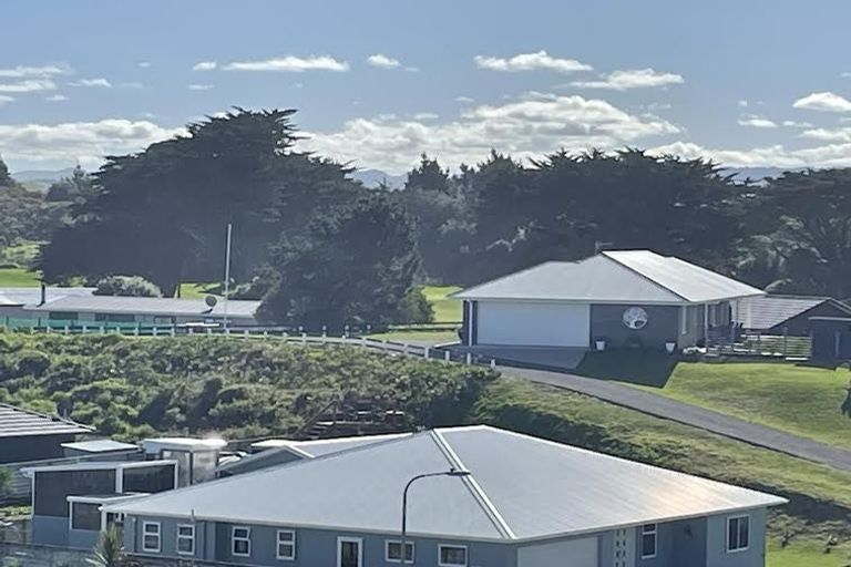 Photo of property in 16 Longbeach Drive, Castlecliff, Wanganui, 4501