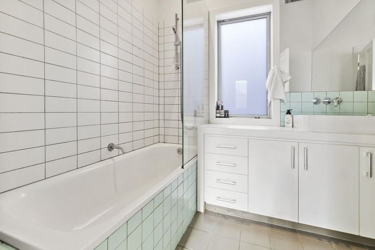 Photo of property in 12 Burnell Avenue, Thorndon, Wellington, 6011