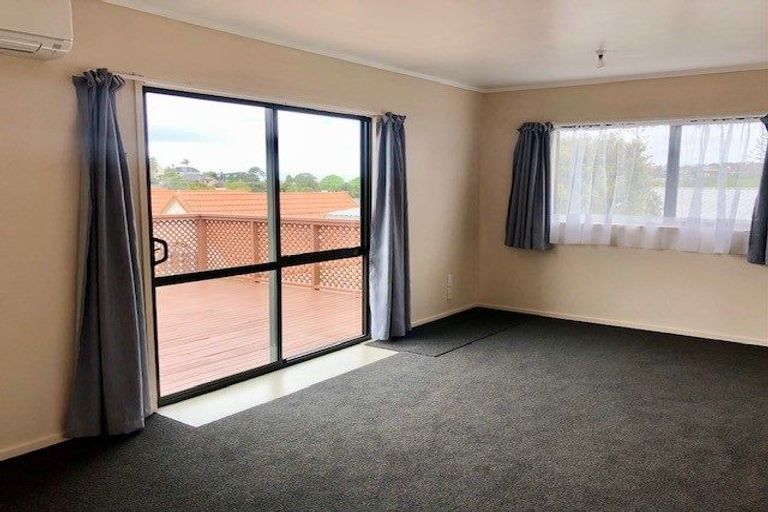 Photo of property in 1/12 Holiday Road, Stanmore Bay, Whangaparaoa, 0932