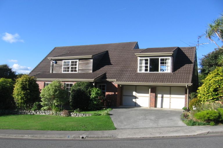 Photo of property in 58 Churton Drive, Churton Park, Wellington, 6037