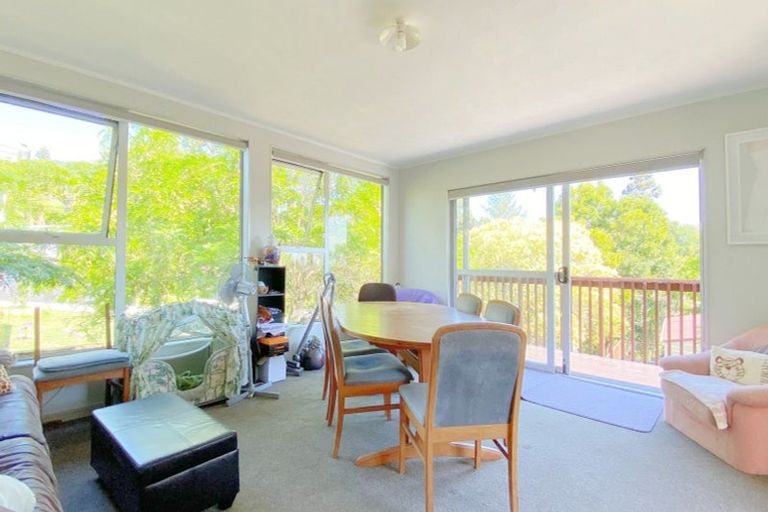 Photo of property in 10 Eastglen Road, Glen Eden, Auckland, 0602