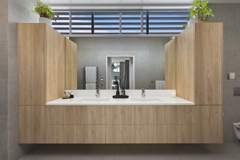 Photo of property in 2 Taumata Road, Castor Bay, Auckland, 0620