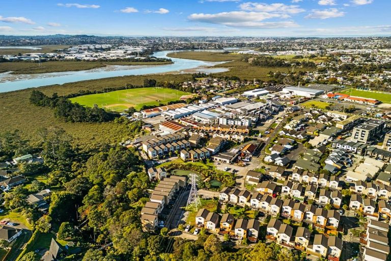 Photo of property in St Claire Village, 75/172 Mcleod Road, Te Atatu South, Auckland, 0610