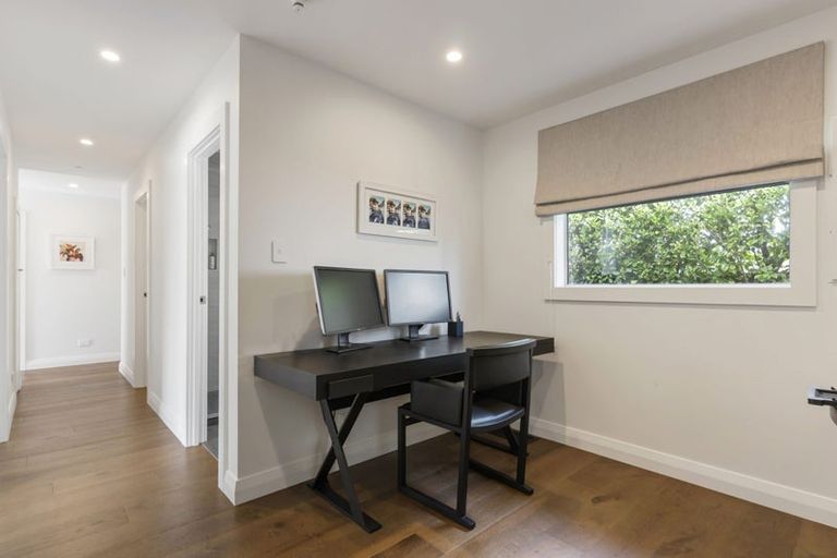 Photo of property in 21 Heath Avenue, Northcote, Auckland, 0627