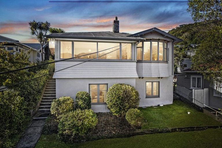 Photo of property in 17 Burrows Avenue, Karori, Wellington, 6012