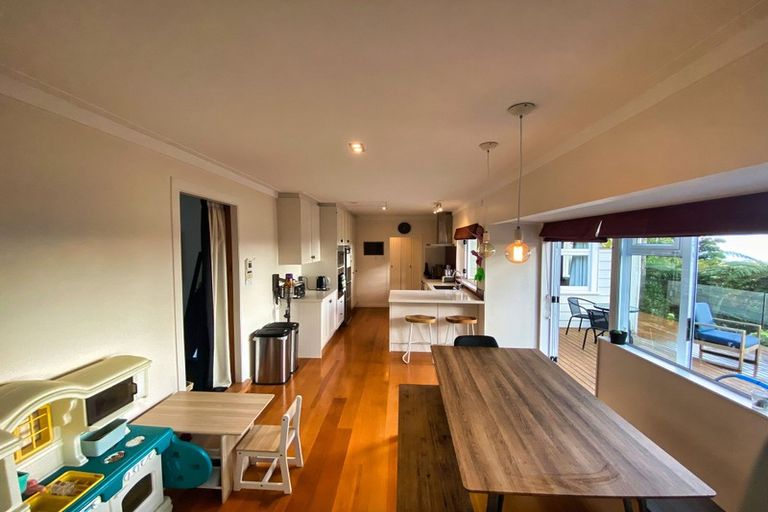 Photo of property in 114 Scenic Drive, Titirangi, Auckland, 0604