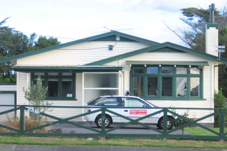 Photo of property in 300 Great North Road, Henderson, Auckland, 0612