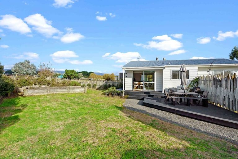 Photo of property in 3 Mavis Avenue, Waikawa Beach, Manakau, 5573