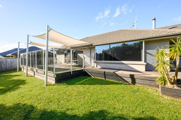 Photo of property in 27 Johnstone Drive, Fitzherbert, Palmerston North, 4410