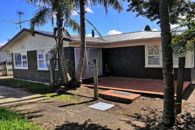 Photo of property in 30 Kingdale Road, Henderson, Auckland, 0610