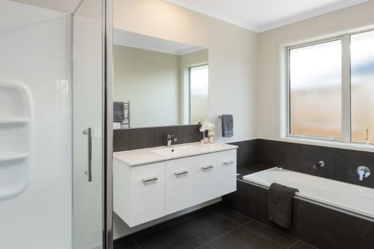 Photo of property in 20 Rotomanu Place, Pyes Pa, Tauranga, 3112