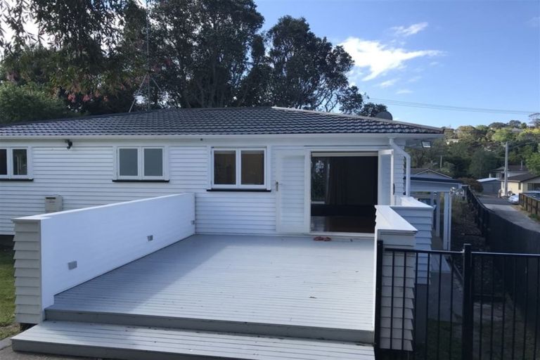 Photo of property in 27 Ellice Road, Totara Vale, Auckland, 0629
