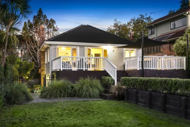 Photo of property in 18 Glade Place, Birkenhead, Auckland, 0626