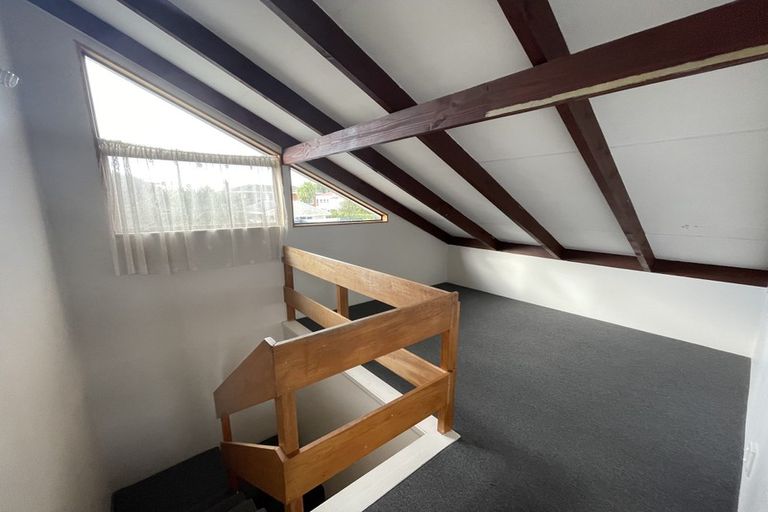 Photo of property in 113 Beach Road, Te Atatu Peninsula, Auckland, 0610