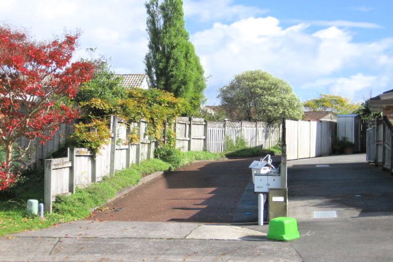 Photo of property in 2/17 Kookaburra Place, Botany Downs, Auckland, 2010
