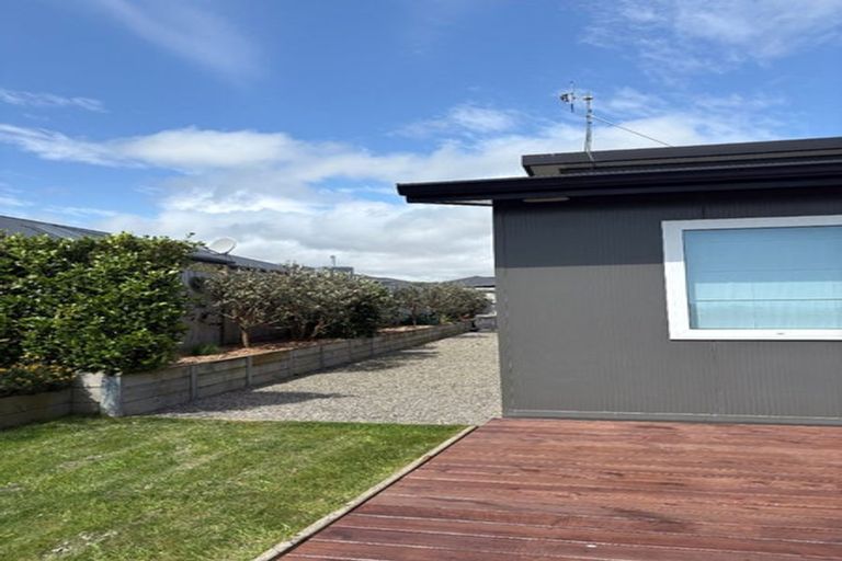 Photo of property in 18 Monaco Grove, Fitzherbert, Palmerston North, 4410