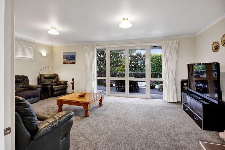 Photo of property in 21 Longview Drive, Merrilands, New Plymouth, 4312