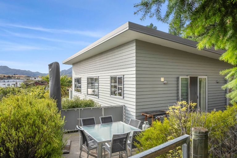 Photo of property in 12 Bovett Place, Wanaka, 9305