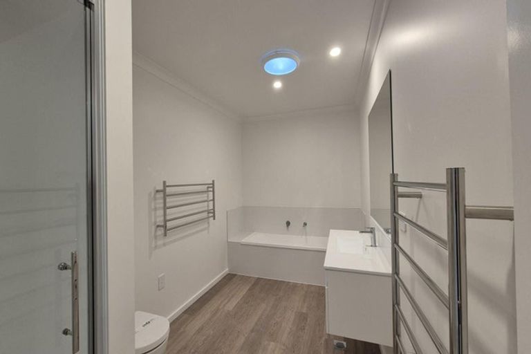 Photo of property in 29 Atutahi Lane, Papamoa, 3118