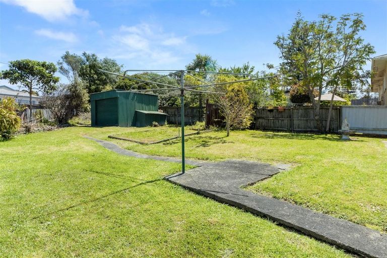 Photo of property in 11 Sarona Avenue, Glen Eden, Auckland, 0602