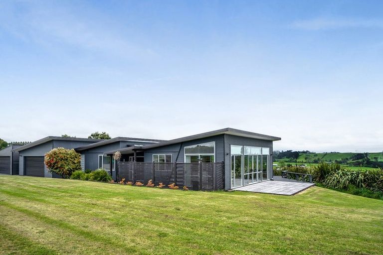 Photo of property in 100 Elsham Road, Lepperton, New Plymouth, 4373