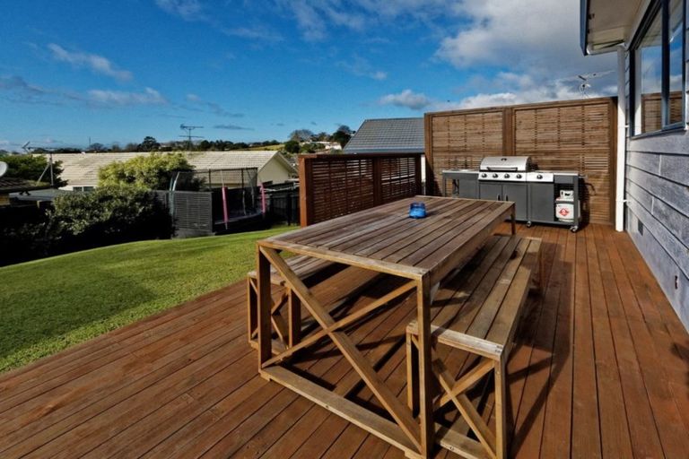 Photo of property in 6 Cloghan Close, Massey, Auckland, 0614