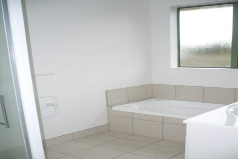 Photo of property in 38 Riverside Drive, Waiuku, 2123