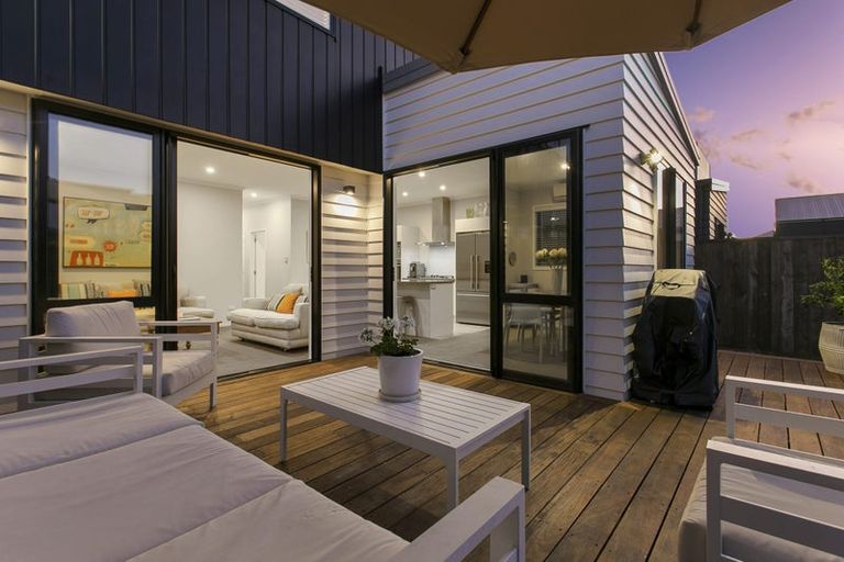 Photo of property in 23 Ian Morrison Road, Hobsonville, Auckland, 0616