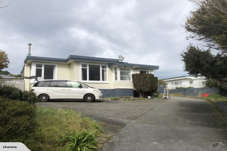 Photo of property in 54 Horokiwi Road West, Newlands, Wellington, 6037