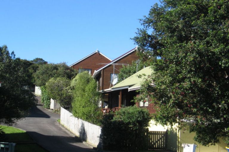 Photo of property in 1/83 Kaurilands Road, Titirangi, Auckland, 0604