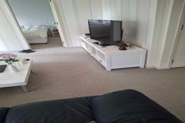 Photo of property in 1/14 Frieston Road, Milford, Auckland, 0620