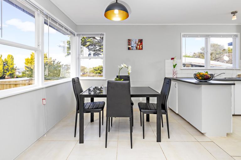 Photo of property in 9 Roseanne Road, Manurewa, Auckland, 2102