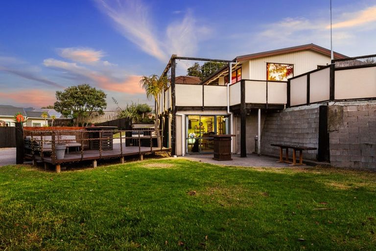 Photo of property in 16 Karaka Grove, Raumati Beach, Paraparaumu, 5032